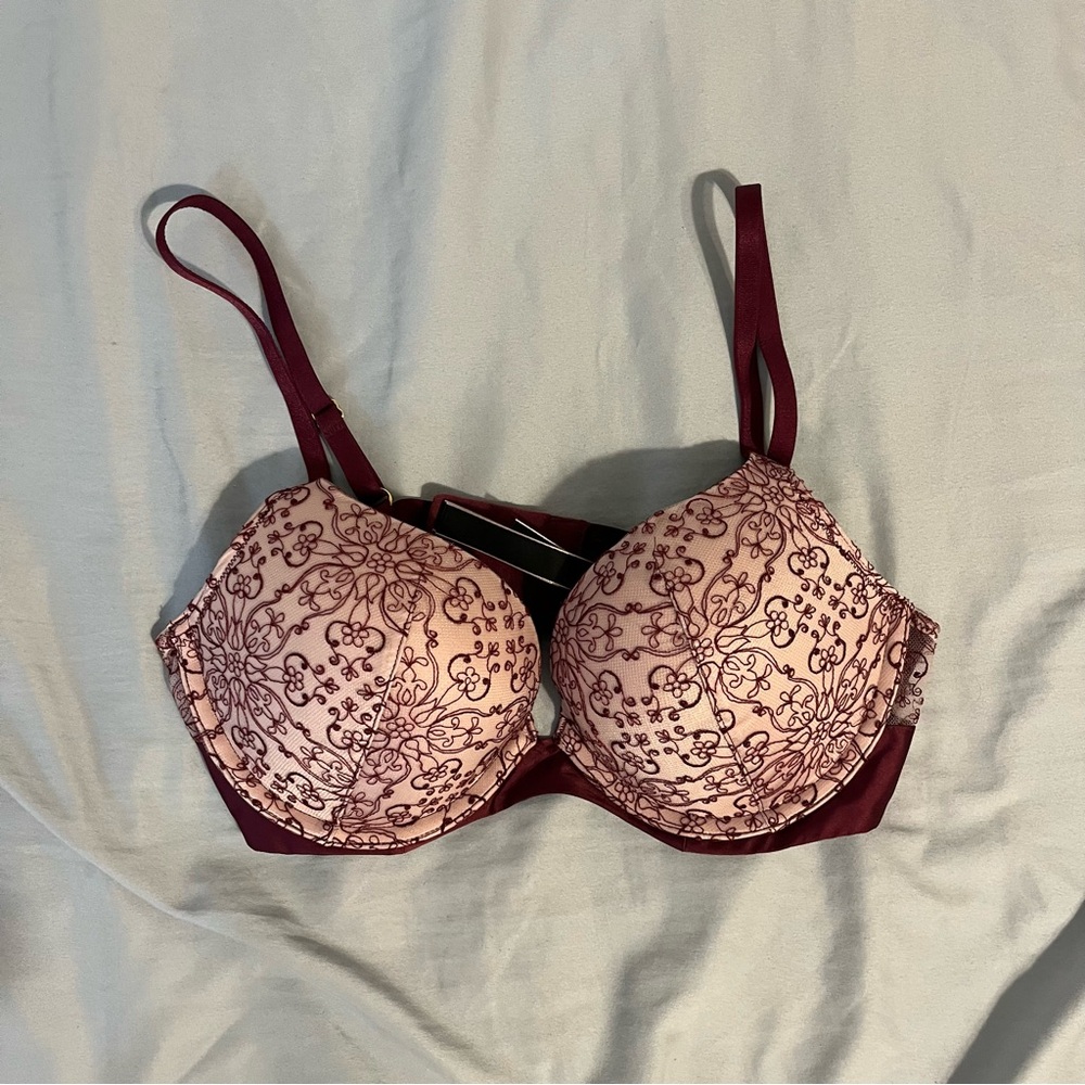 ❌SOLD❌ NWOT Victoria’s Secret Very Sexy Lace Push Up Bra
